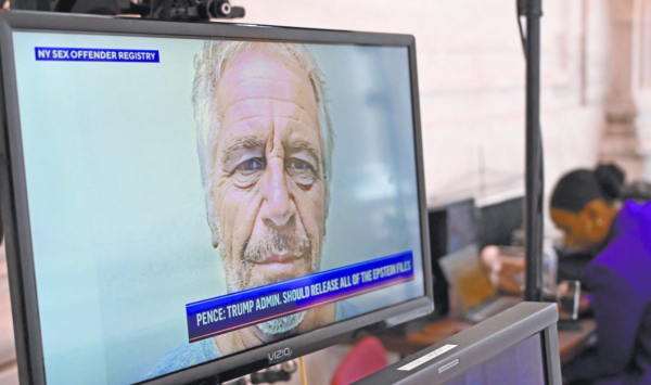 Donald Trump enfrenta un momento crucial sobre los explosivos archivos del caso Epstein