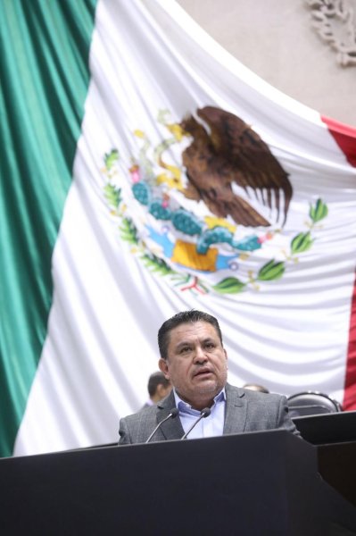 Álex Domínguez acusa omisión y complicidad al gobierno federal durante la ceremonia del 115 Aniversario de la Revolución Mexicana