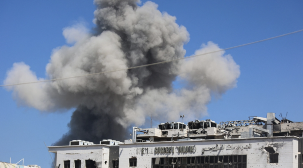 Israel lanza nuevos ataques en Gaza que amenazan la tregua con Hamás