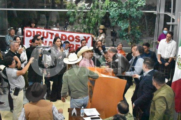 Mitin del PRI y del PAN fue de censura, linchamiento e intolerancia con los productores: Cuauhtémoc Estrada