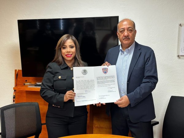 Gobernadora Maru Campos ratifica a Betty Chávez como rectora de la Universidad Tecnológica de Parral