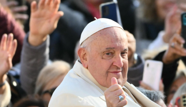 Una cámara Leica del papa Francisco subastada en 7.5 millones de dólares