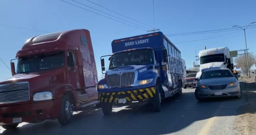 Toman productores en Chihuahua puente libre y la aduana; no descartan el uso de la fuerza en su contra