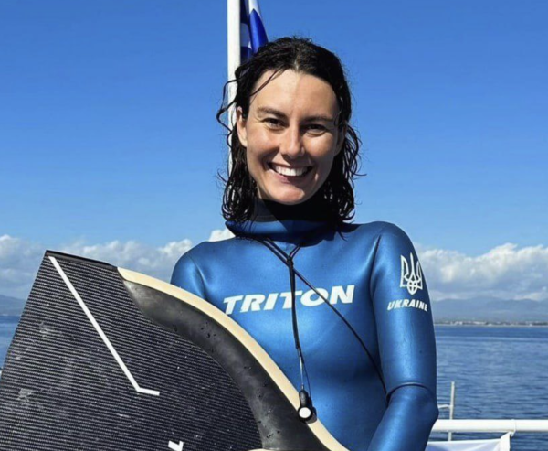 Rompe ucraniana su récord mundial de apnea o buceo libre (Video)