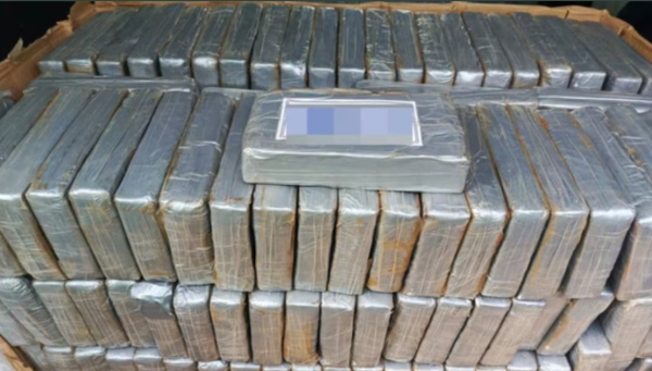 Detiene la Marina en el AICM a cuatro hombres ligados al tráfico de drogas