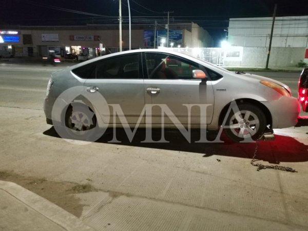 Aseguran vehículo con manchas de sangre abandonado en Ciudad Juárez