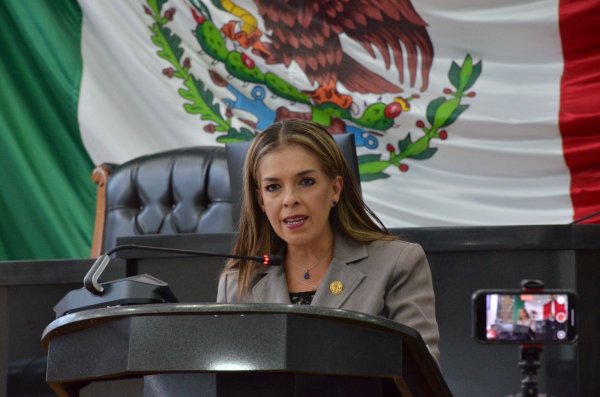 “Iniciativa prioriza la vida, los valores y el desarrollo humano en las escuelas, una formación con responsabilidad”. Xóchitl Contreras