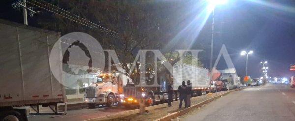 Siguen los bloqueos carreteros; Chihuahua amanece con tres cierres totales