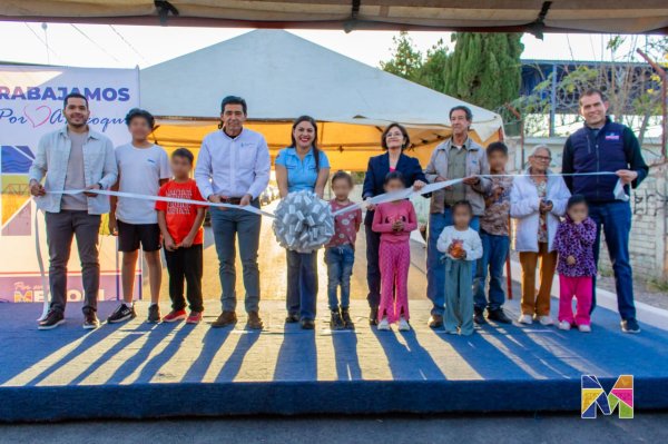 Entrega Miriam Soto rehabilitación de calle Privada 2 de Abril