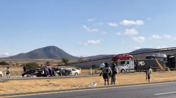 Choque en autopista Salamanca-León deja 11 fallecidos; dos eran menores