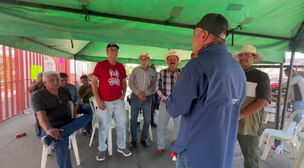 Piden líderes agricultores y transportistas se liberen carreteras mientras se lleva a cabo negociación con autoridades