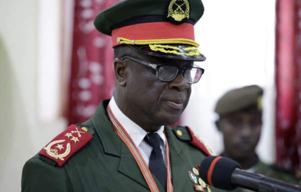 General jura como presidente de transición de Guinea-Bissau, tras golpe de Estado