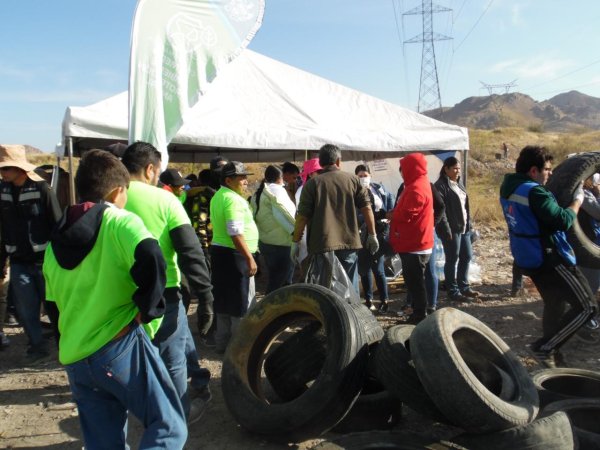 Voluntarios del PVEM se suman a la limpieza del Río Sacramento