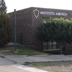Cerca de 500 padres de familia envían ultimatum al Instituto America, tras amenazas de tiroteo, piden expulsiones