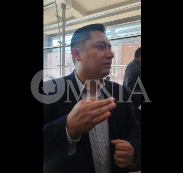 Corral persigue a Héctor Acosta por la orden de aprehensión de los 98 mdp: Alfredo Chávez