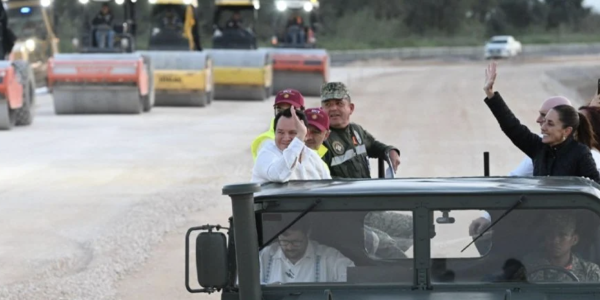 Sheinbaum promete que el Tren Maya de carga bajará el precio de la gasolina en el sureste
