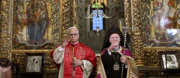 El papa León IV concluye visita a Turquía y viaja a Líbano