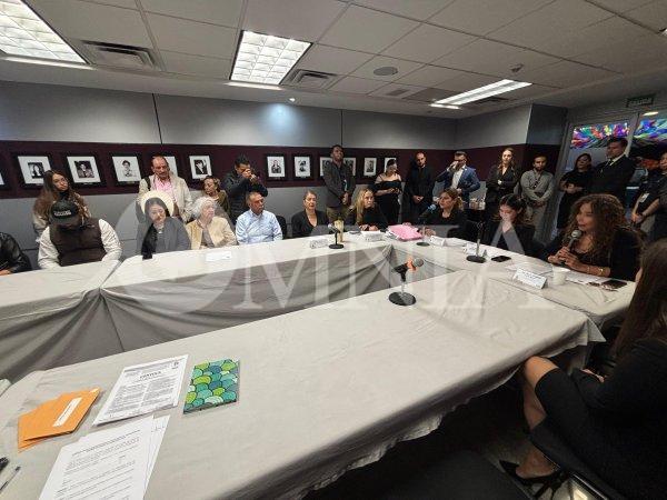 Comisiones rinden homenaje a Luís Fernando Chacón frente a su familia