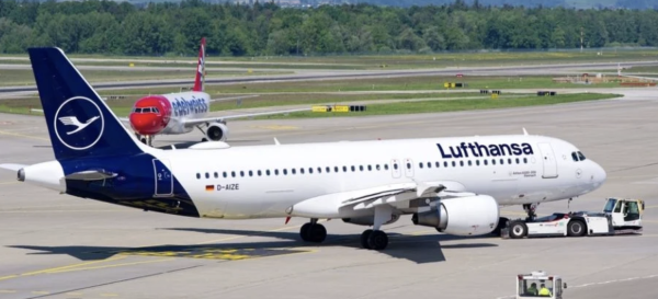 Hombre apuñala con un tenedor a dos menores en vuelo hacia Alemania; aterriza de emergencia en Boston