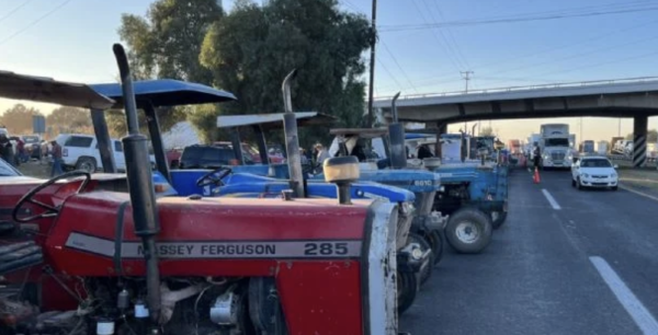 Continúa caos en Guanajuato por más de 30 horas de bloqueos de productores agrícolas