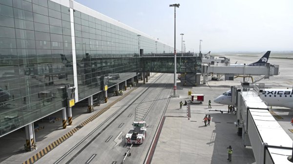 Golpe “grave y unilateral”, el sector aeronáutico mexicano en problemas tras suspensión de vuelos