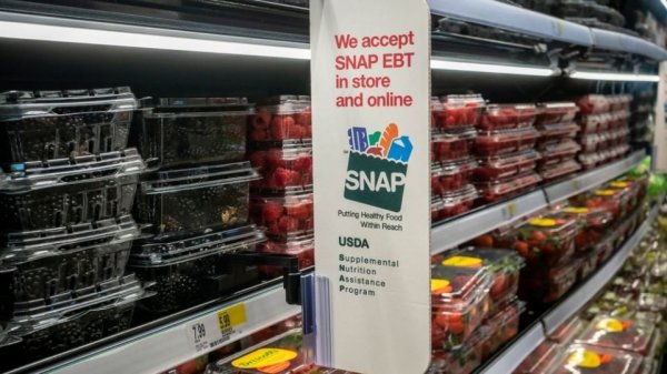 Cierre de gobierno de EU: 10 millones de latinos perderán cupones de alimentos a partir del sábado