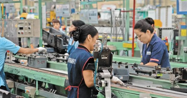 PIB de México cae 0.3% en el tercer trimestre de 2025 y se reaviva el temor a la recesión