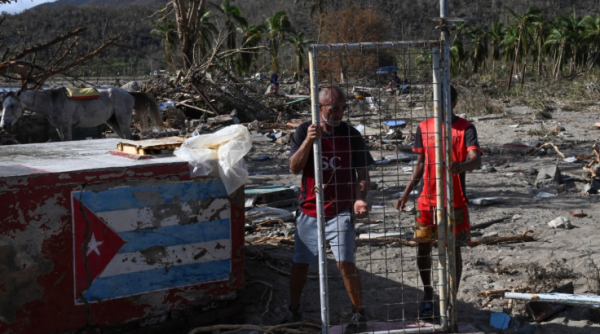 El huracán Melissa deja 49 muertos en el Caribe y se desplaza hacia el norte