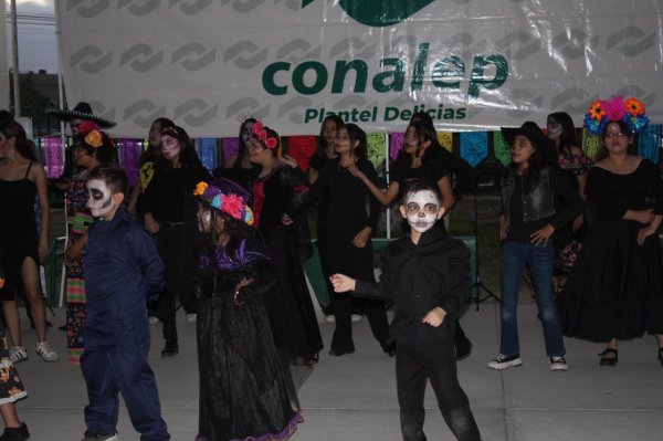 Encabeza NUCAM colorido festival “Los Catrines” dentro de las Delicias de la Muerte