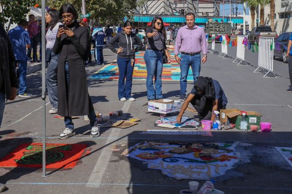 Invita Jesús Valenciano a admirar los tapetes monumentales en la Plaza de la República