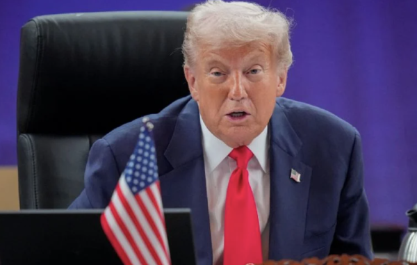 Juez federal bloquea a Trump y frena exigencia de prueba de ciudadanía para votar