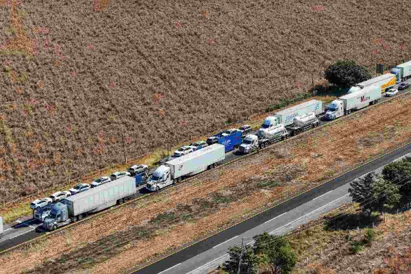 Transportistas y agricultores amagan con paro indefinido a partir del 6 de abril; Segob llama al diálogo