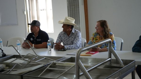 Entrega Secretaría de Desarrollo Rural equipamiento a rastros de Cuauhtémoc