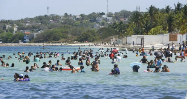 Sólo una playa en México no es apta para visitar esta Semana Santa pese a derrame, según Cofepris