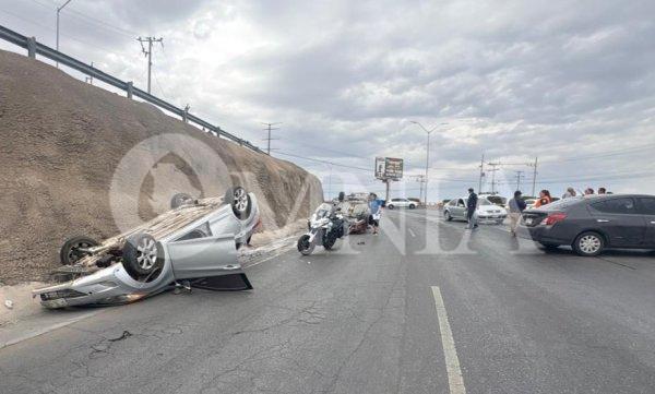 Choque volcadura en el Juventud; había diésel tirado en el pavimento