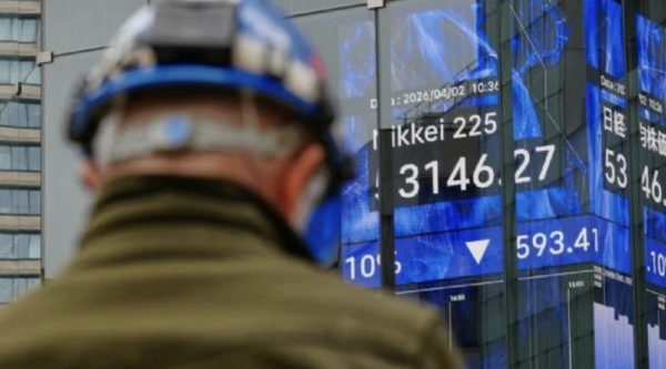 Petróleo sube 6 por ciento y bolsas de Asia caen tras el mensaje de Trump sobre la guerra