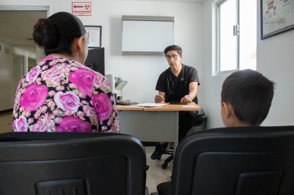 Promueve Salud la detección temprana e inclusión en el Día Mundial de la Concienciación sobre el Autismo