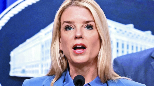 Trump destituye a Pam Bondi como fiscal general de Estados Unidos