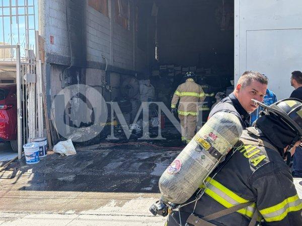 Mujer resulta intoxicada tras incendio en bodega de reciclaje en la colonia Villa