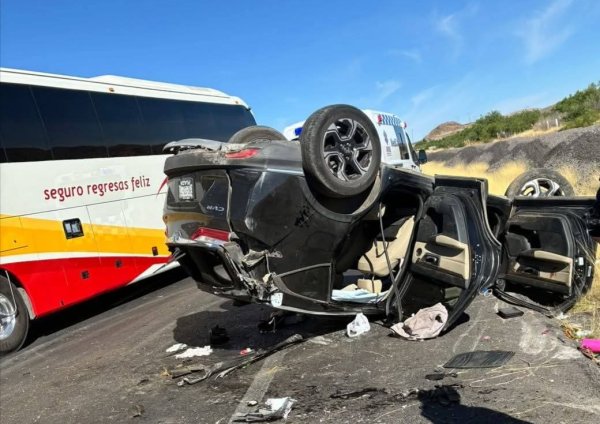Vuelca camioneta en la carretera Chihuahua–Delicias; mujer resulta gravemente herida