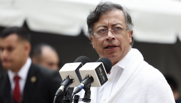 Petro denuncia que guerrillero más buscado de Colombia soborna a oficiales para evadir su captura