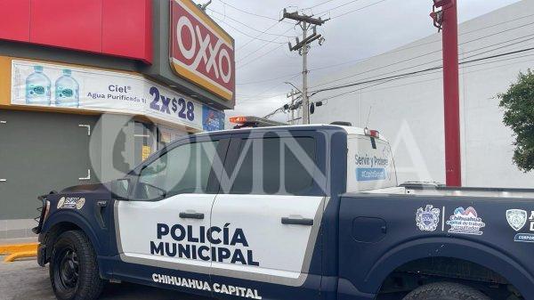 Robo con engaño en tienda OXXO; sujeto se hace pasar por empleado