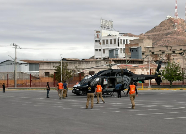 Operativo aéreo; traslada a mujer en labor de parto de gemelos