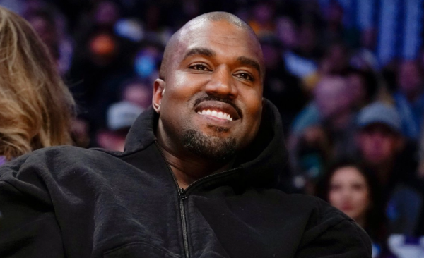 Aumenta presión para cancelar a Kanye West en festival de música en Londres; Pepsi retira patrocinio