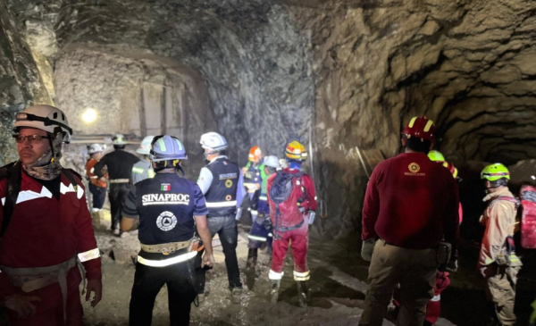 Buzos y brigadistas ingresarán a la veta Santa Fe a buscar a los mineros atrapados