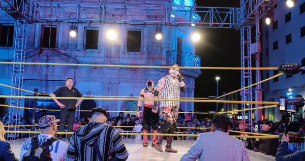 Realizan función de Lucha Libre en el centro; asiste Cruz Pérez Cuéllar