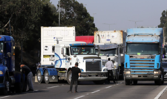 Advierten empresarios de posibles repercusiones económicas derivadas de los cierres por transportistas
