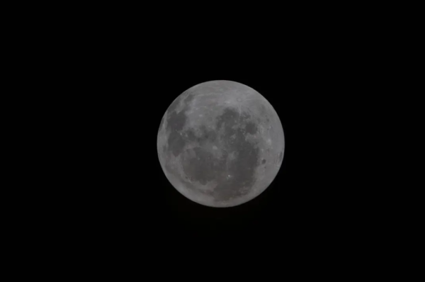 Publican primera foto de la cara oculta de la Luna