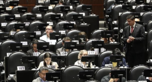 Aspirantes a consejerías del INE realizan su examen en el pleno de San Lázaro