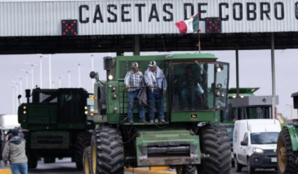 Transportistas y productores elevan presión ante inseguridad y bloquean vías en cinco estados